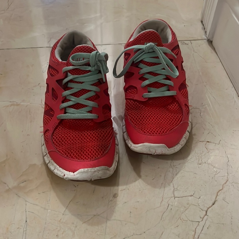 Nike free run 2. US women’s 7.5